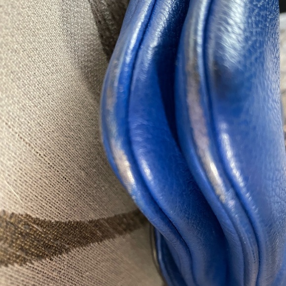 MICHAEL KORS LEATHER CROSSBODY - Picture 9 of 9